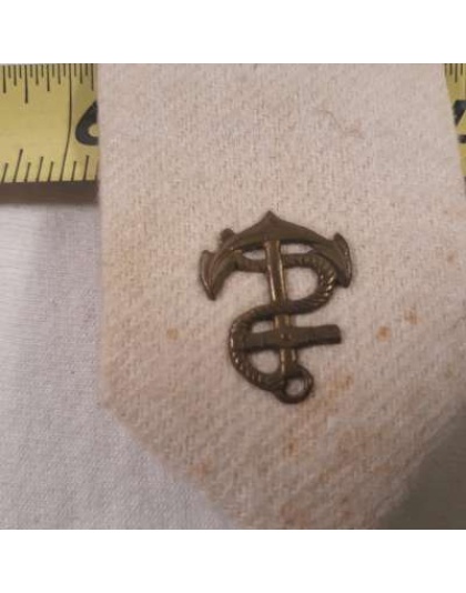 Military metals/Pins - Lot of 2 pins on 1 shoulder patch