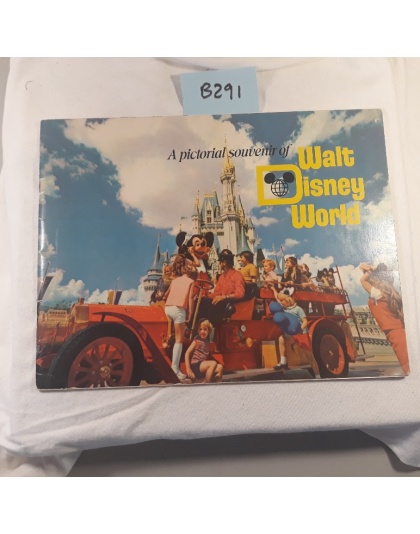 Lot of 2 - Vintage 1971 Walt Disney World Pictorial Souvenir Book of Walt Disney World &amp; DISNEY 1989 mag, Gene Kelly, Fantasia, Who Framed Roger Rabbit?, Mickey Mouse