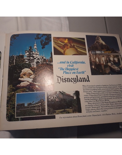 Lot of 2 - Vintage 1971 Walt Disney World Pictorial Souvenir Book of Walt Disney World &amp; DISNEY 1989 mag, Gene Kelly, Fantasia, Who Framed Roger Rabbit?, Mickey Mouse