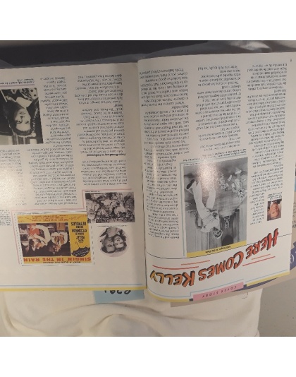 Lot of 2 - Vintage 1971 Walt Disney World Pictorial Souvenir Book of Walt Disney World &amp; DISNEY 1989 mag, Gene Kelly, Fantasia, Who Framed Roger Rabbit?, Mickey Mouse