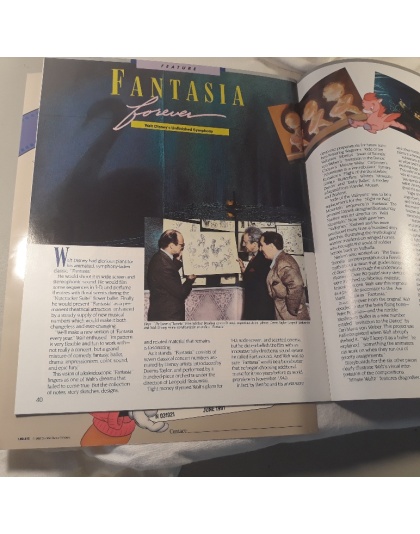 Lot of 2 - Vintage 1971 Walt Disney World Pictorial Souvenir Book of Walt Disney World &amp; DISNEY 1989 mag, Gene Kelly, Fantasia, Who Framed Roger Rabbit?, Mickey Mouse